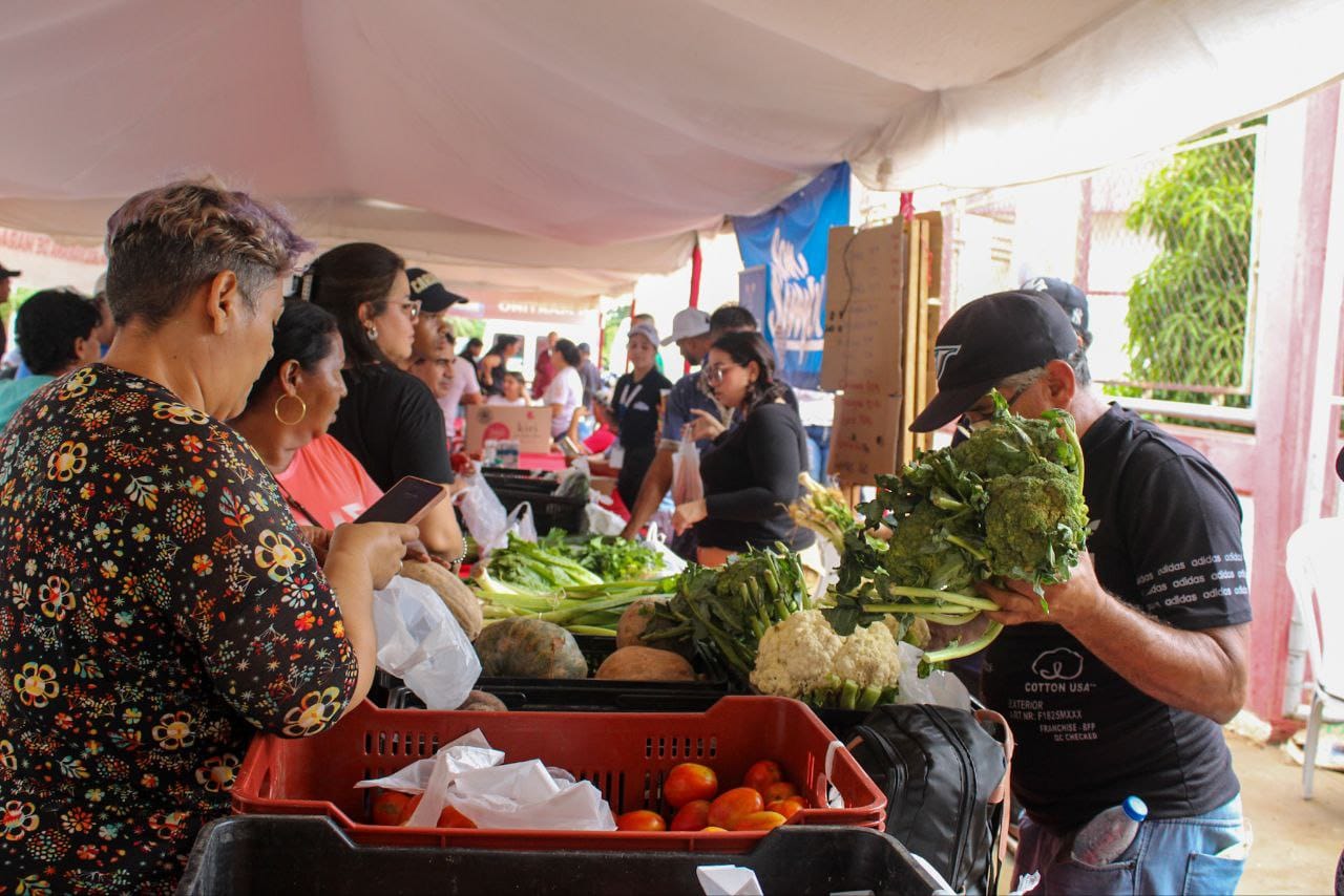 Alcaldía de Maracaibo expendió más de 7 toneladas de alimentos en La Chamarreta con la jornada de Mercado Popular