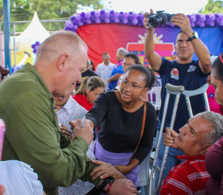 A través de la VenApp Alcaldía de Maracaibo entrega ayudas humanitarias